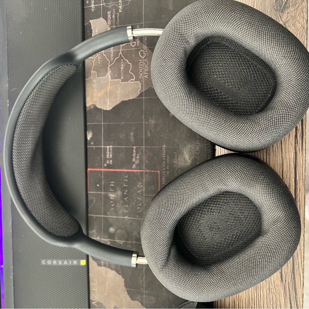 AirPod Pro Max